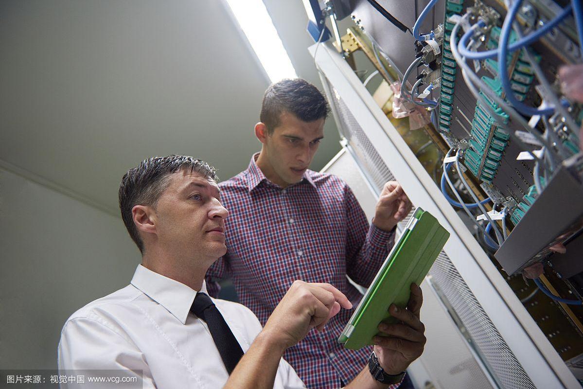 協(xié)同作戰(zhàn) 平板業(yè)務(wù)與網(wǎng)絡(luò)工程在機(jī)房施工中的角色解析